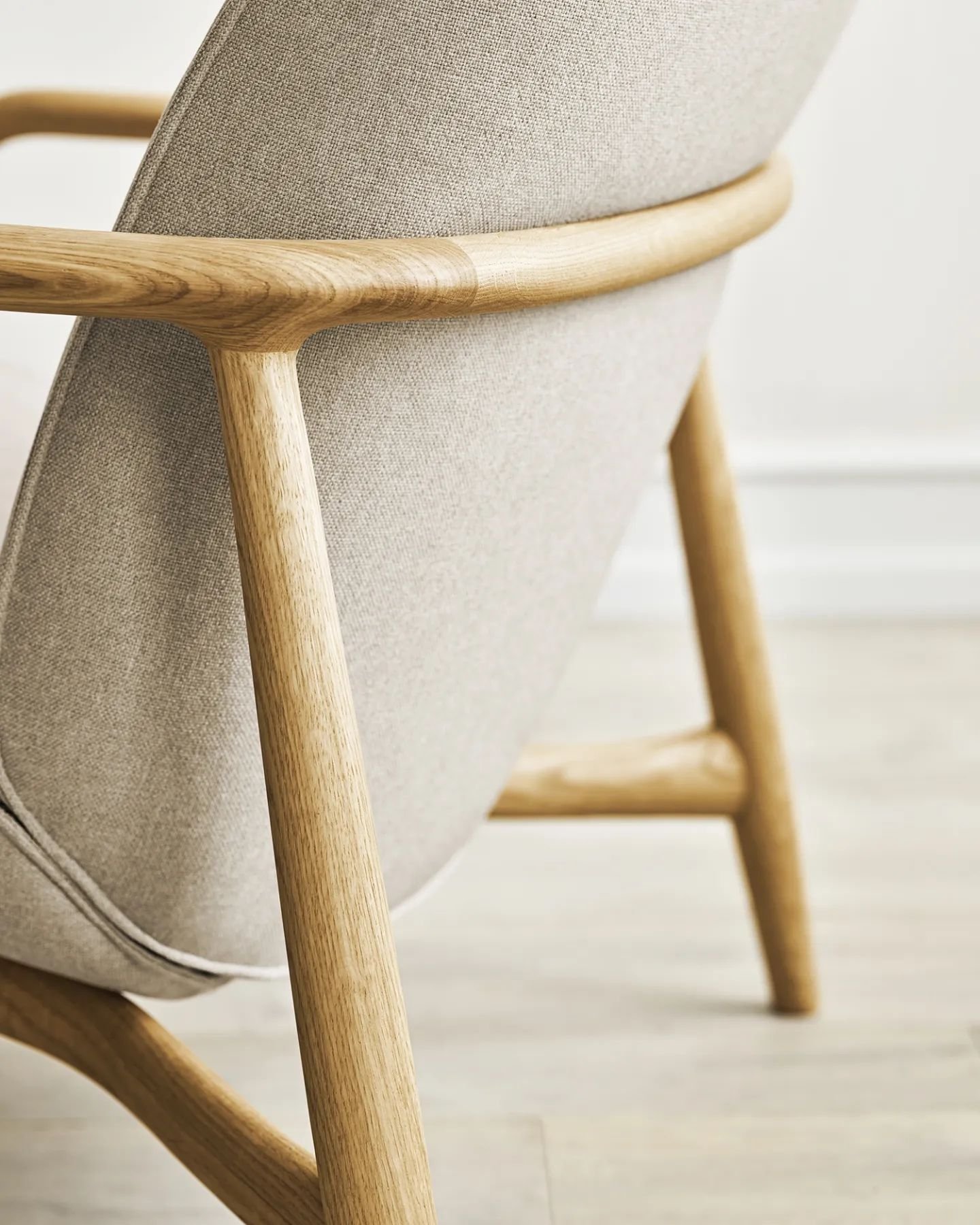 Some more details of the new Bowie chair that we designed for @boliacom 

#skrivo&nbsp;#bolia&nbsp;#boliacom&nbsp;#armchair&nbsp;#scandinaviandesign&nbsp;#danishdesign&nbsp;#oakfurniture&nbsp;#woodworking&nbsp;#l&aelig;nestol&nbsp;#furnituredesign&nb