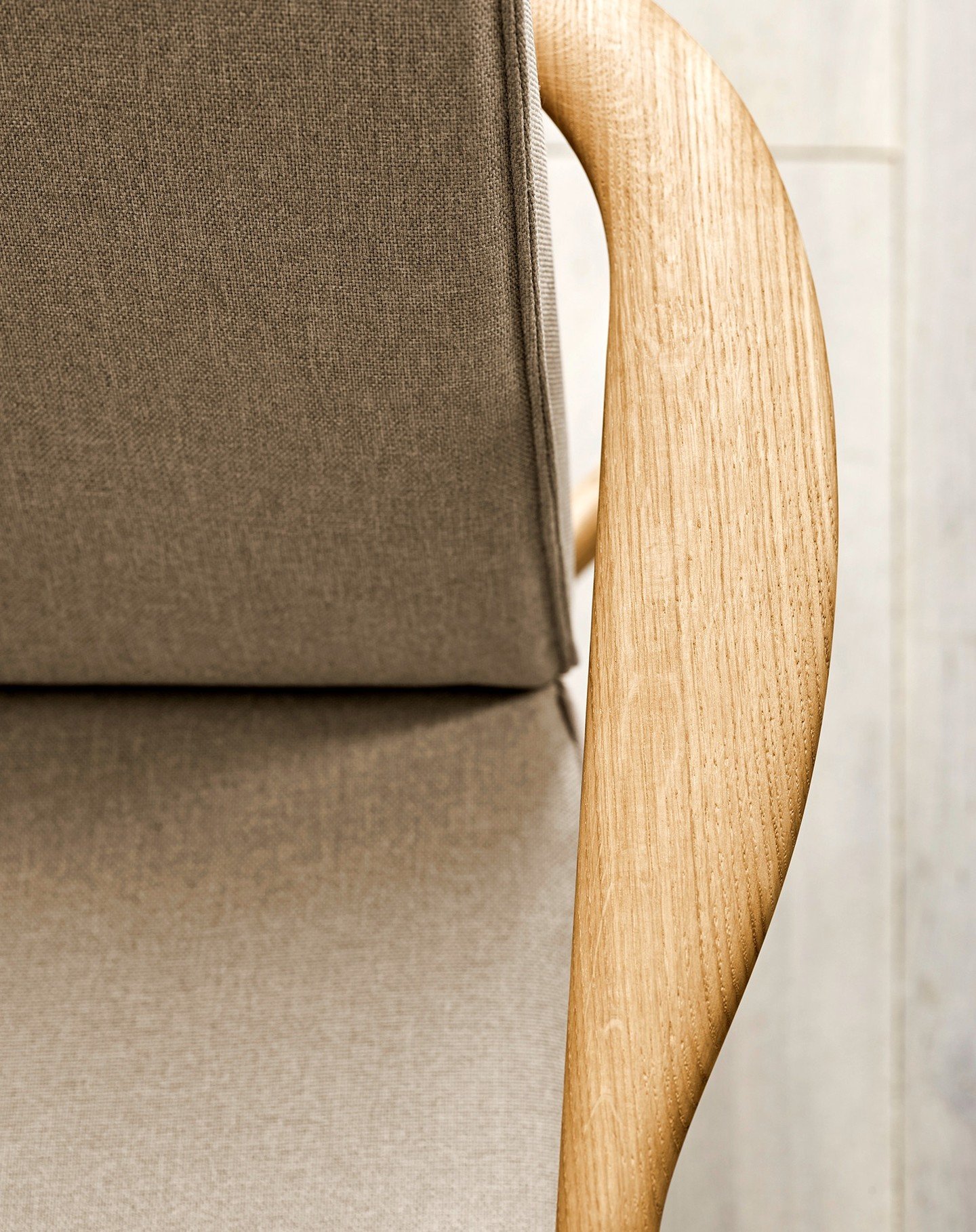 It's all in the details!

A coule of details of the armrest on the new Bowie armchair that we designed for @boliacom 

#skrivo #bolia #boliacom #armchair #scandinaviandesign #danishdesign #oakfurniture #woodworking #l&aelig;nestol #furnituredesign #o