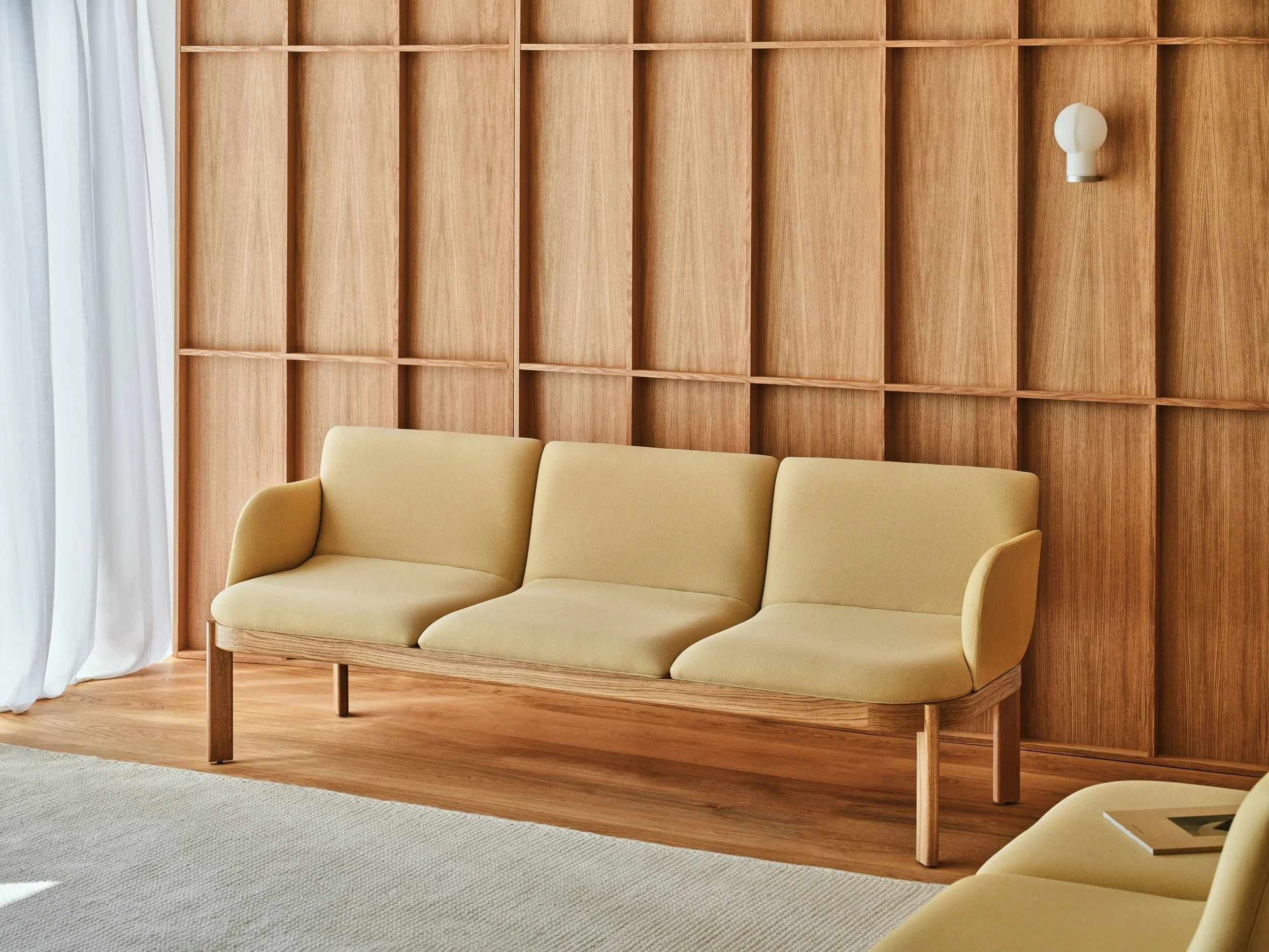 seating-ramp-bench-mdd-q21-natural-oak-veneer-(3).jpg