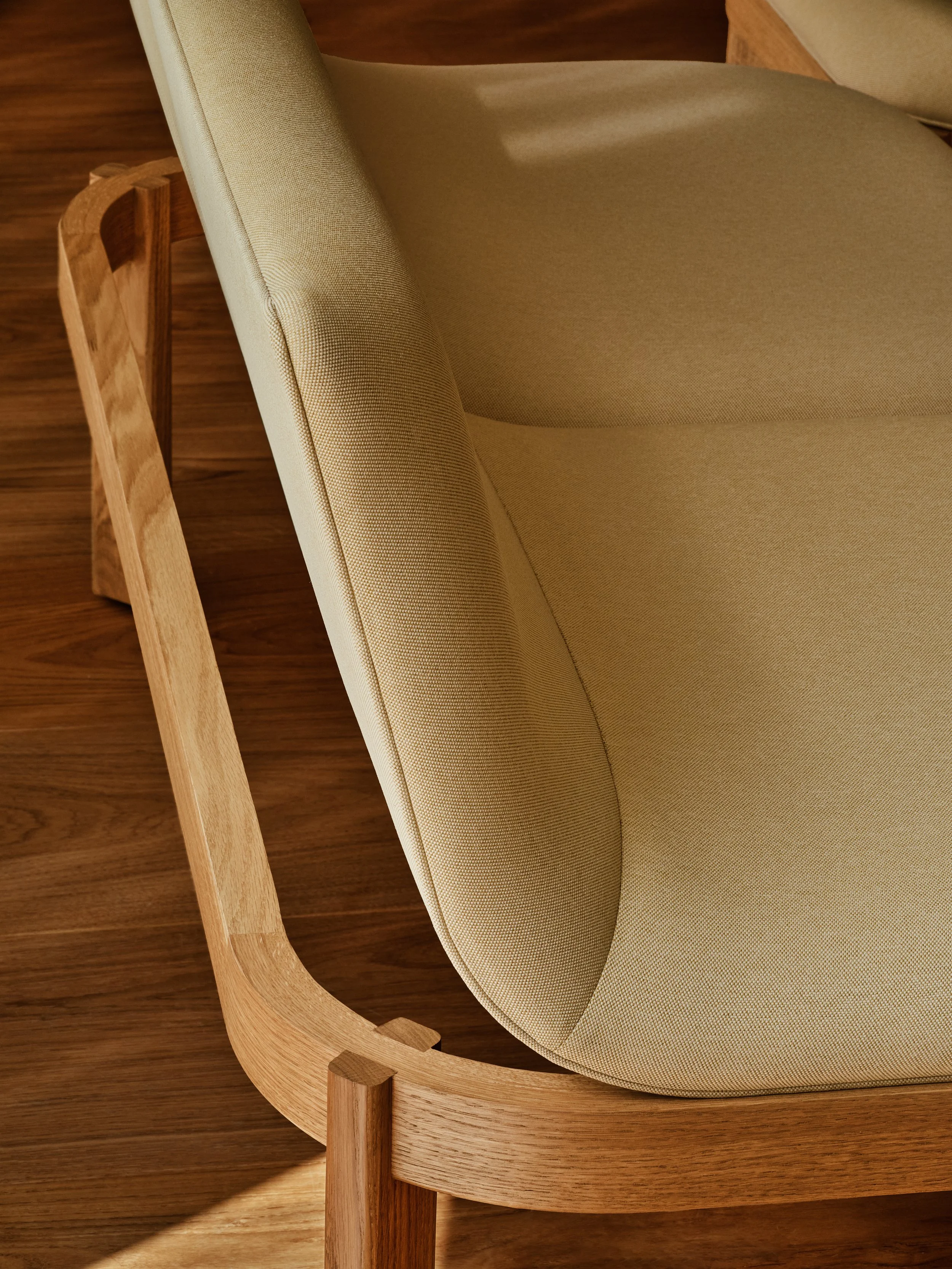 seating-ramp-bench-mdd-q21-natural-oak-veneer-(7).jpg