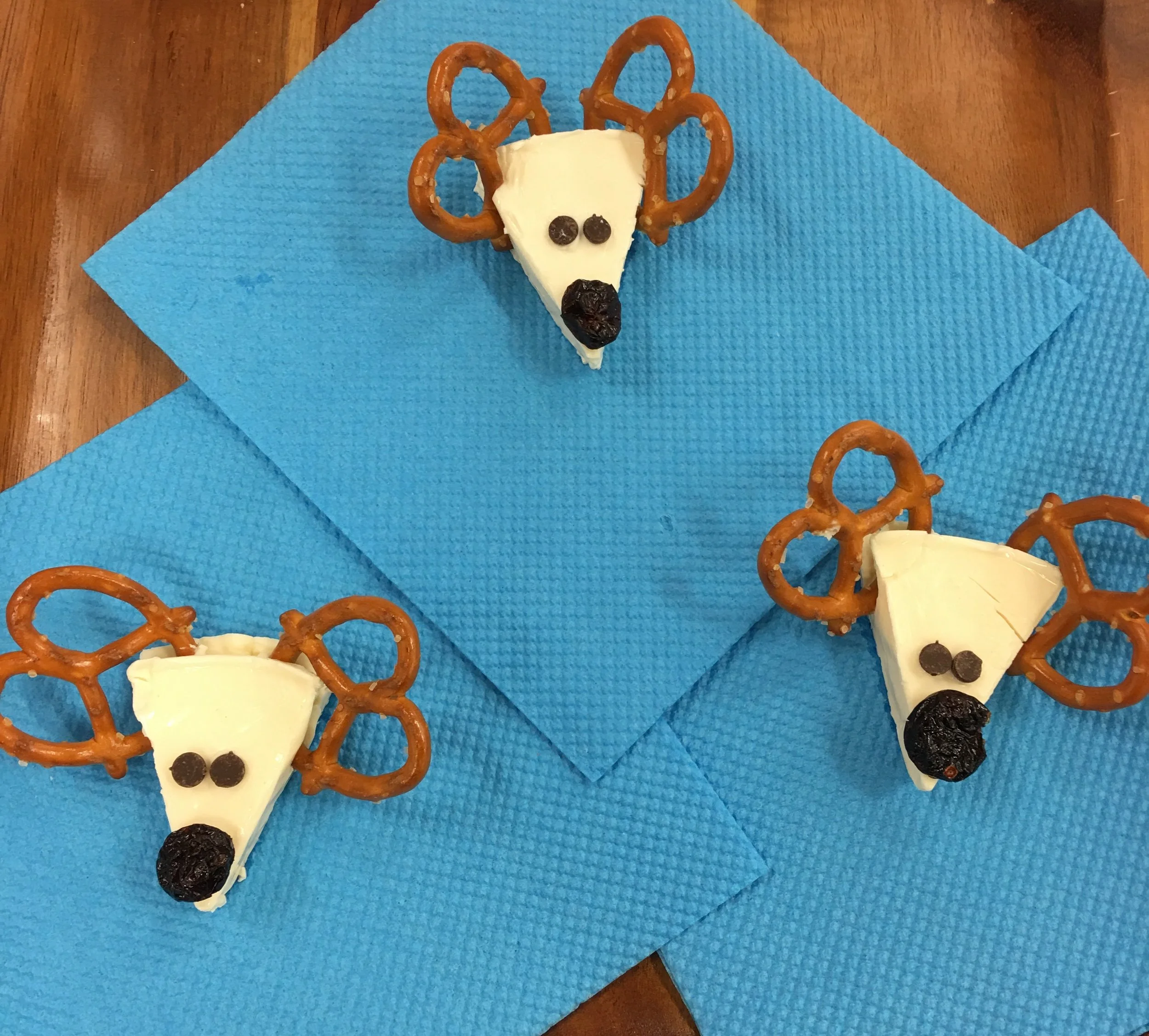 Cheesy Reindeer Snacks!