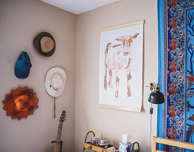 A happy little corner featuring a goat by @arielspiegelmanart 🤗 Check out her site that I designed for more goats and prints!
.
#printartist #printmaking #printsnotdead #happycorner #goats #screenprinting #hatsonhats