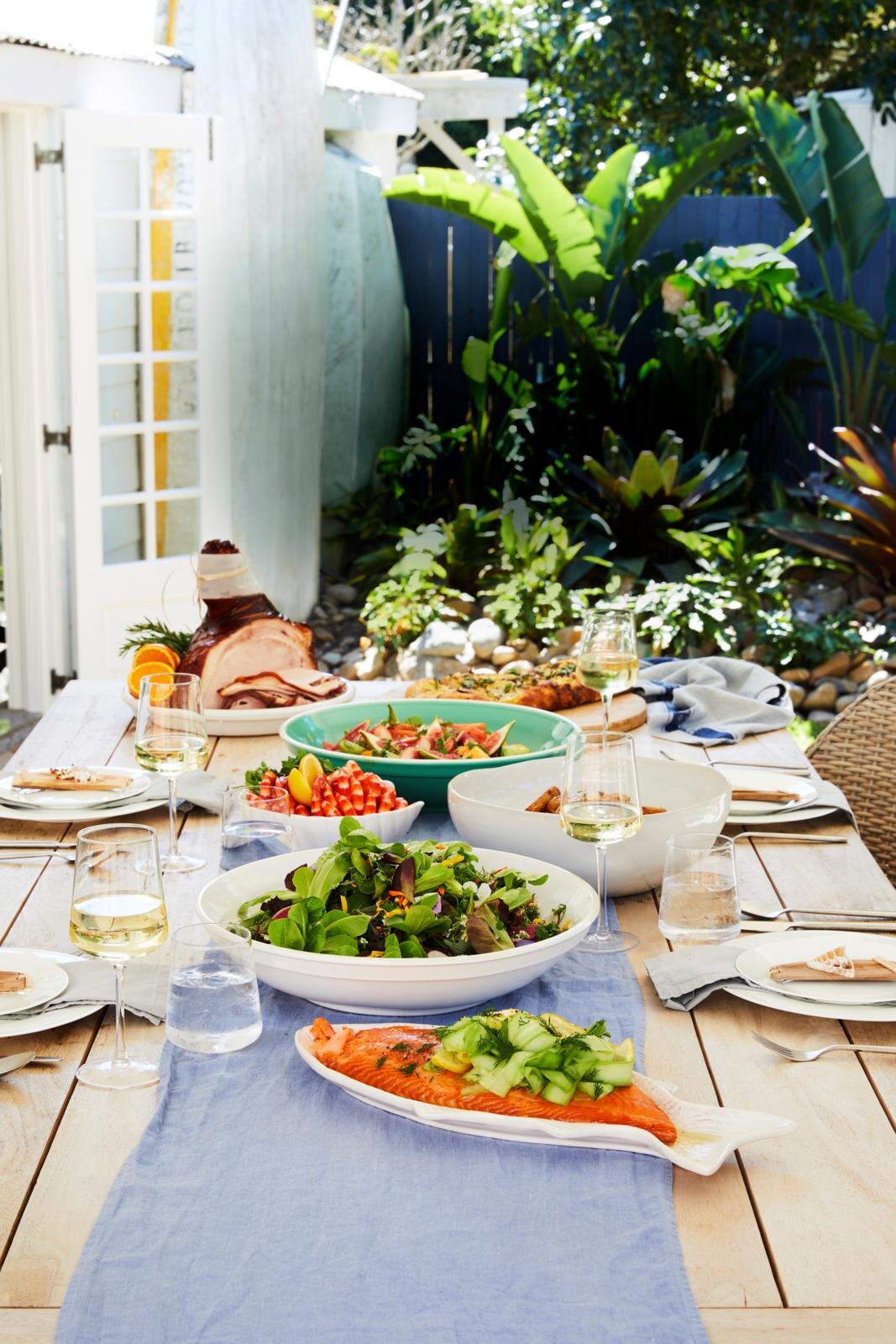 OB2012Entertain c_OB2012EntertainbleWithFood_001_preview.jpg