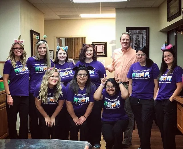 Trick or Treat 🎃
Brush your teeth 👻
Flossing keeps your fangs 🧛🏻&zwj;♀️
ON FLEEK! 🙌🏼
#happyhalloween #cdoa #childrensdentistryofabilene