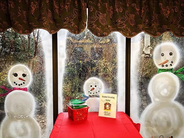 Let it snow ❄️
Let it snow ❄️ Let it snow! ❄️
Everyone be safe out driving! Please stay in tune for any changes in scheduling tomorrow!