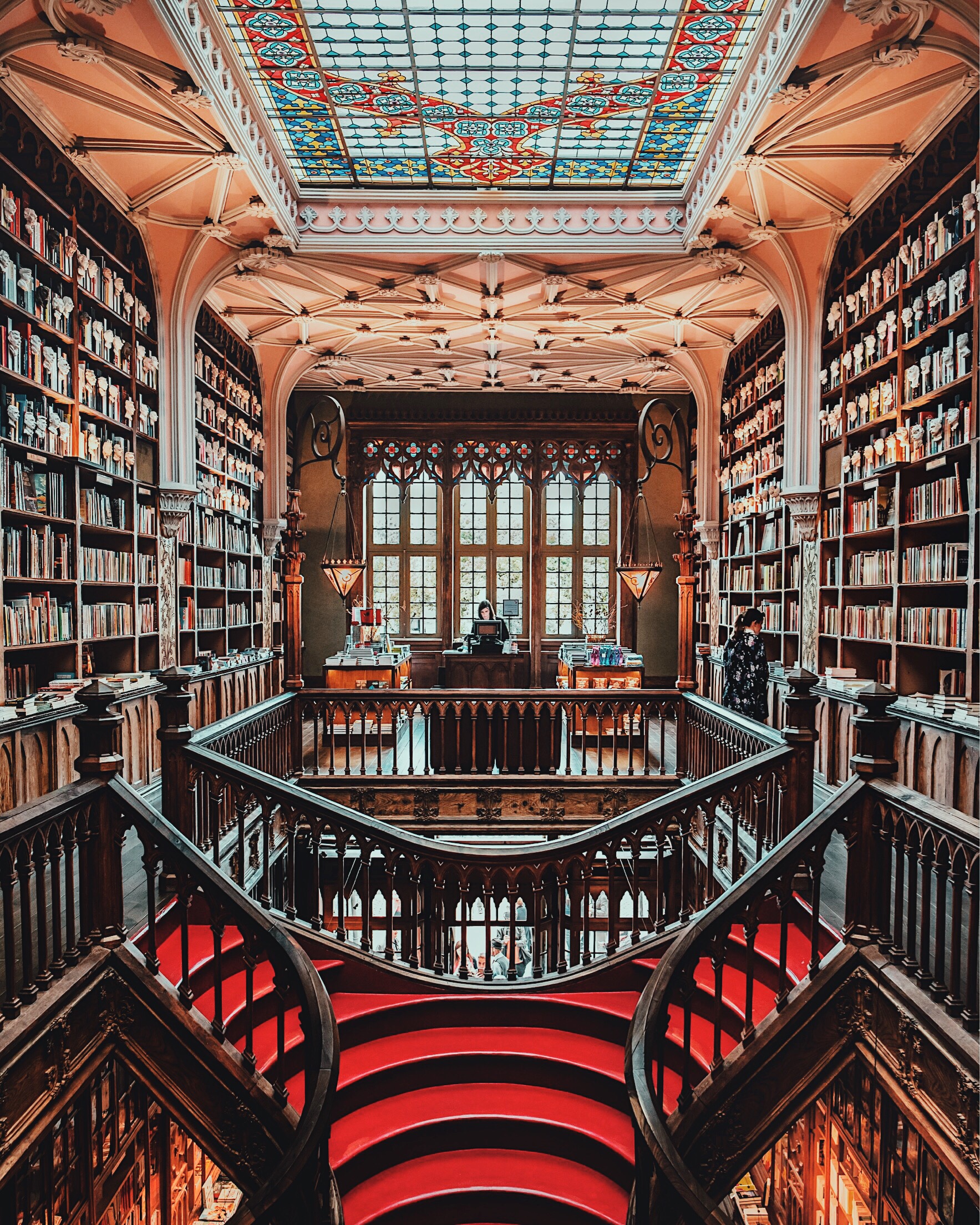 Picture libraries. Livraria Lello Португалия. Livraria Lello e irmao, порту, Португалия. Книжный магазин Lello порту. Книжный магазин Livraria Lello.