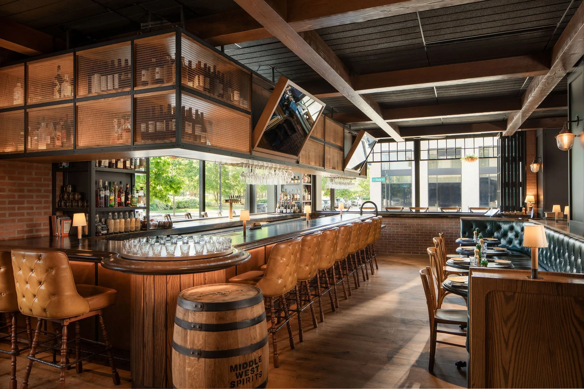 Junto-082025-JoeThomas-LittleWestTavern-1.jpg