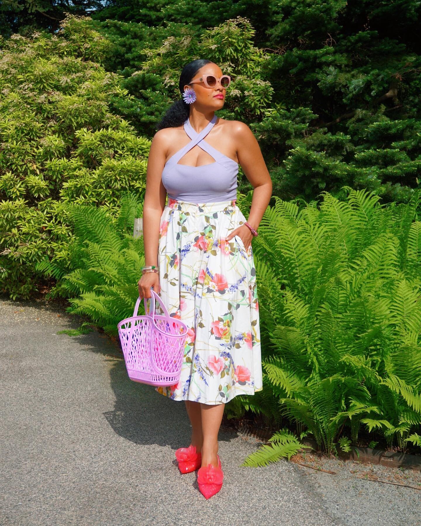 Someone on @TikTok asked why I was carrying around an empty @sunjellies basket 🤣 Were y&rsquo;all wondering the same thing? 

Swipe to the end for the answer 💜🌸

#sunjellies #sunjelliesbag #retromodern #modernvintagestyle #retrojellybasket #whatkr