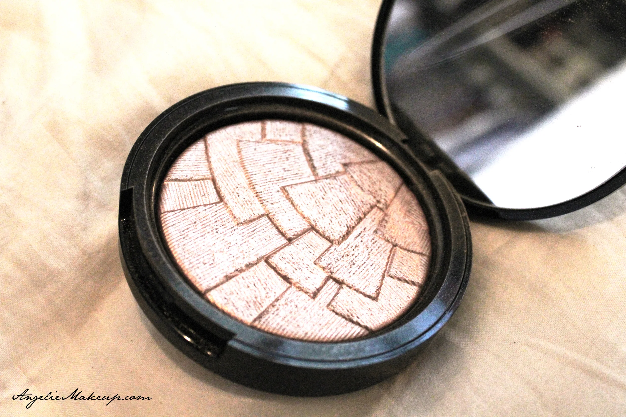 Anastasia - Riviera Illuminator
