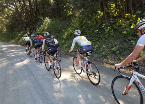 It included of epic dirt climbs, and picturesque fields, and long winding descents (seemed straight out of a storybook!) Of course, we couldn’t pass up a photo op! .... 