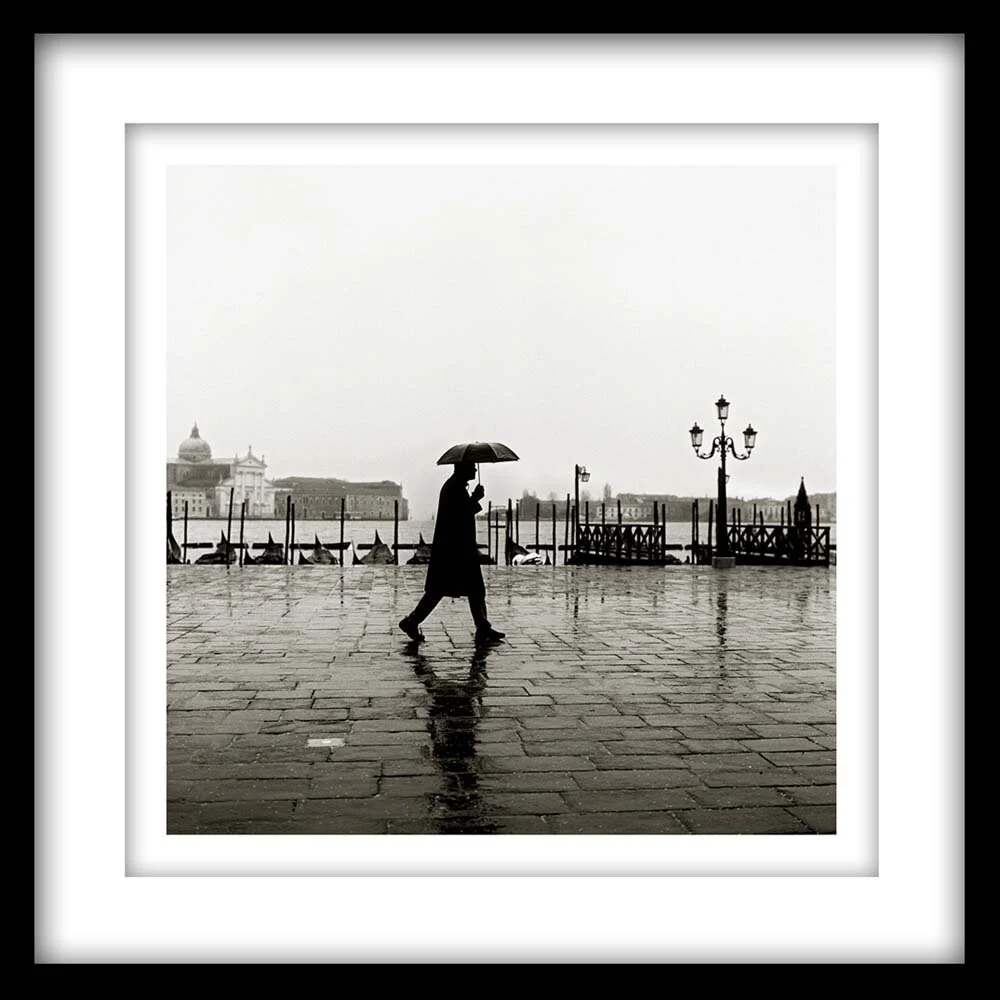 Venice13-254-UmbrellaWalker-Squarespace.jpg