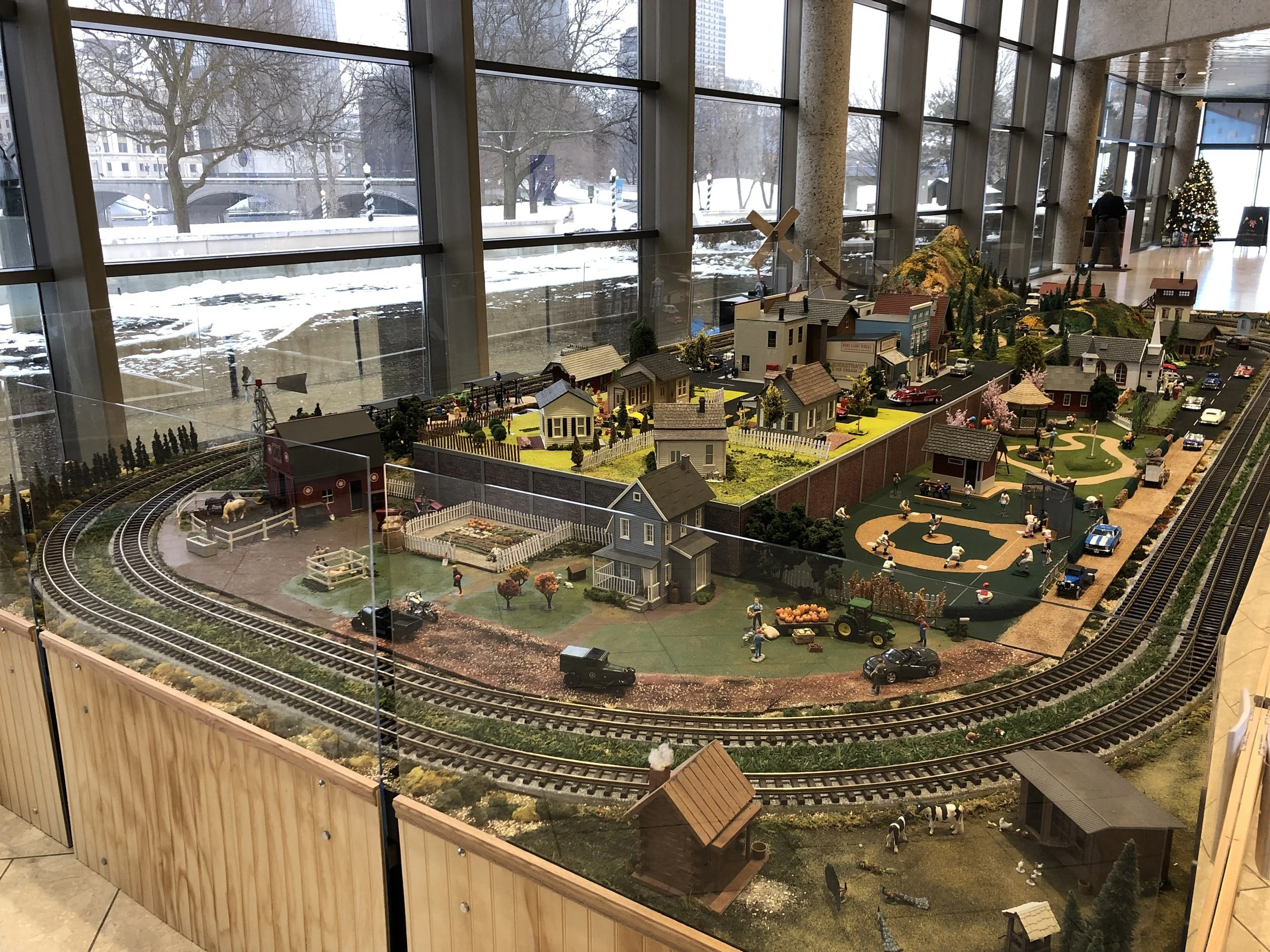 Train+set+at+the+GR+Ford.jpg