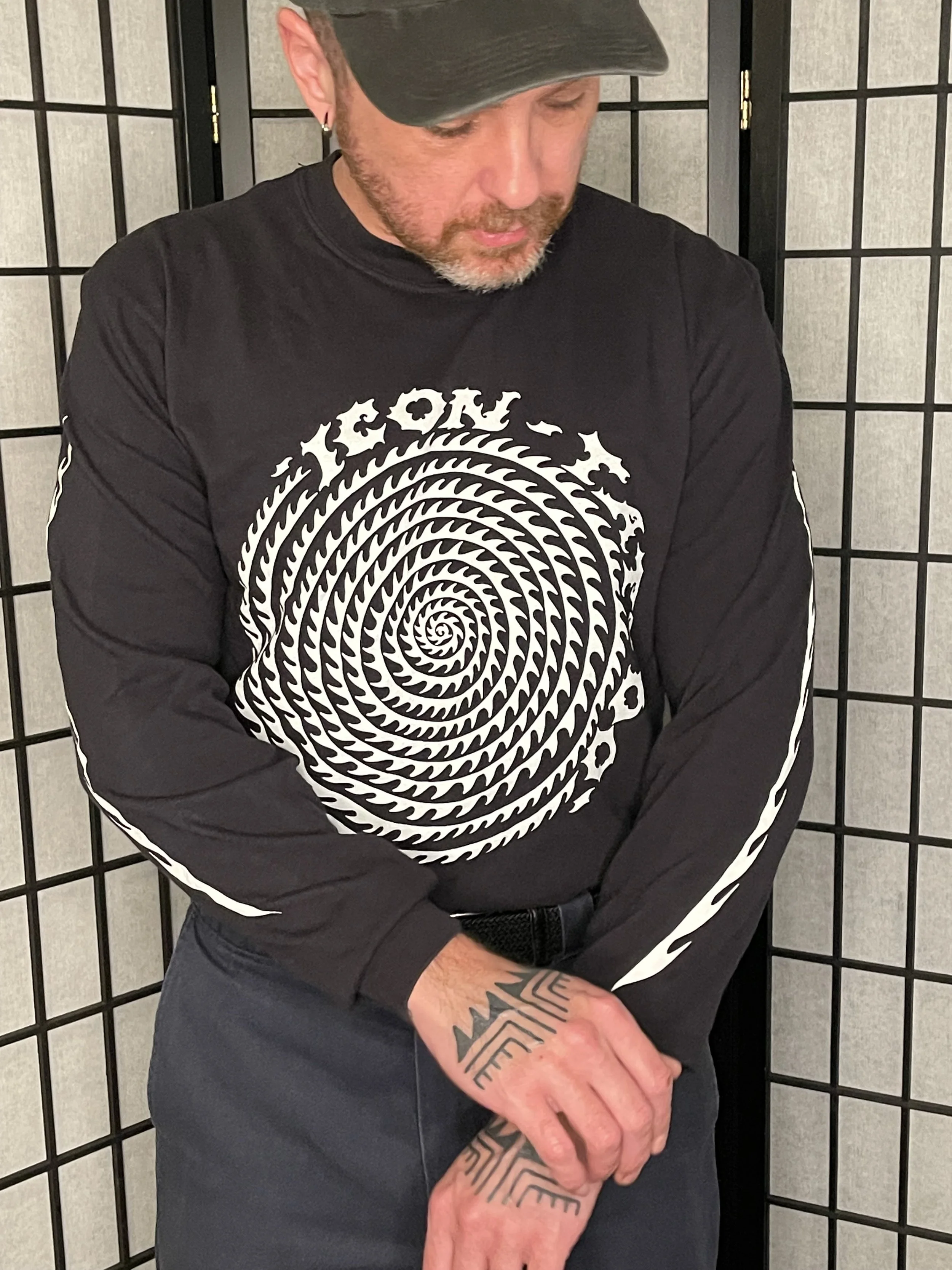 Spiral Long-Sleeved Shirt