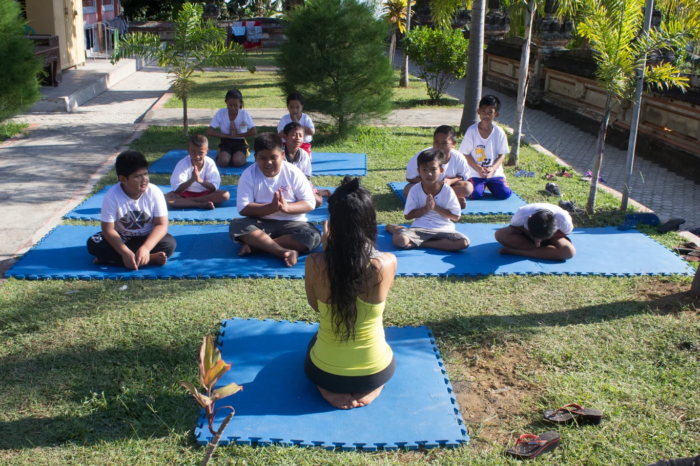 Lorena with students in June 2018
