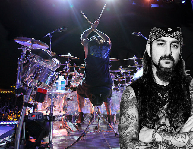 Mike Portnoy ( ex-Dream Theater, Winery Dogs, Transatlantic, etc ), conhecido por sentar-se muito alto, em várias entrevistas citou problemas nas costas em virtude dessa prática.