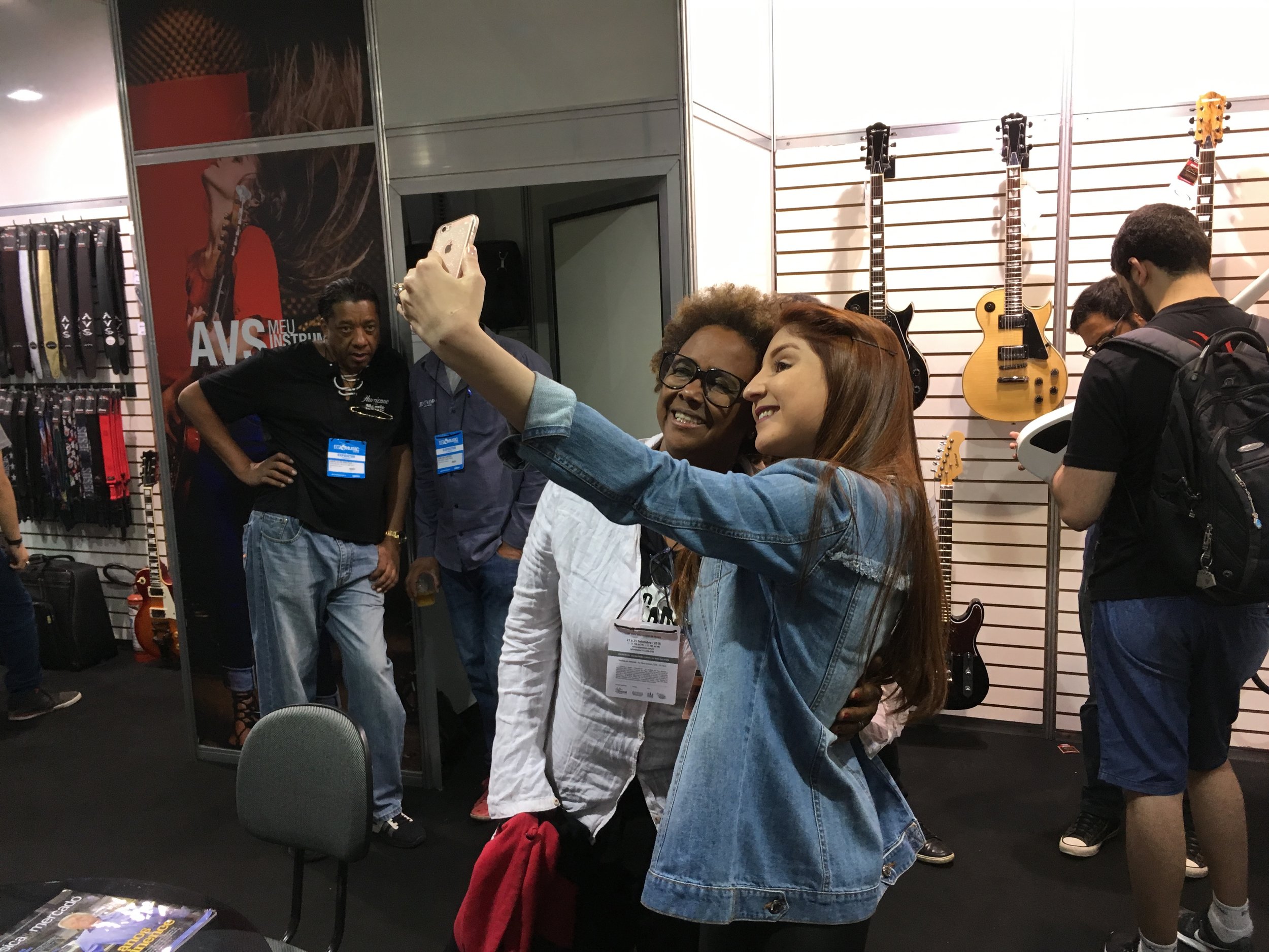 minha esposa Karoline e Sandra de Sá