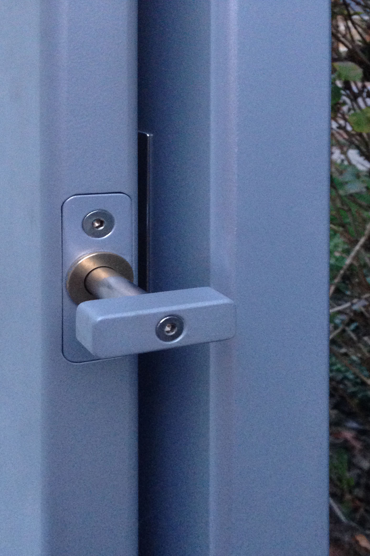 manual custom gate latch.jpg