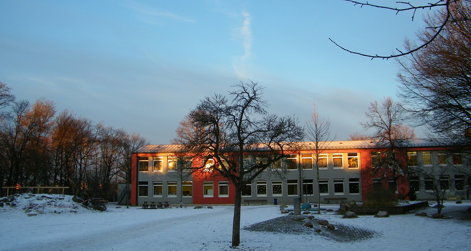 Schulhaus-Winter.JPG