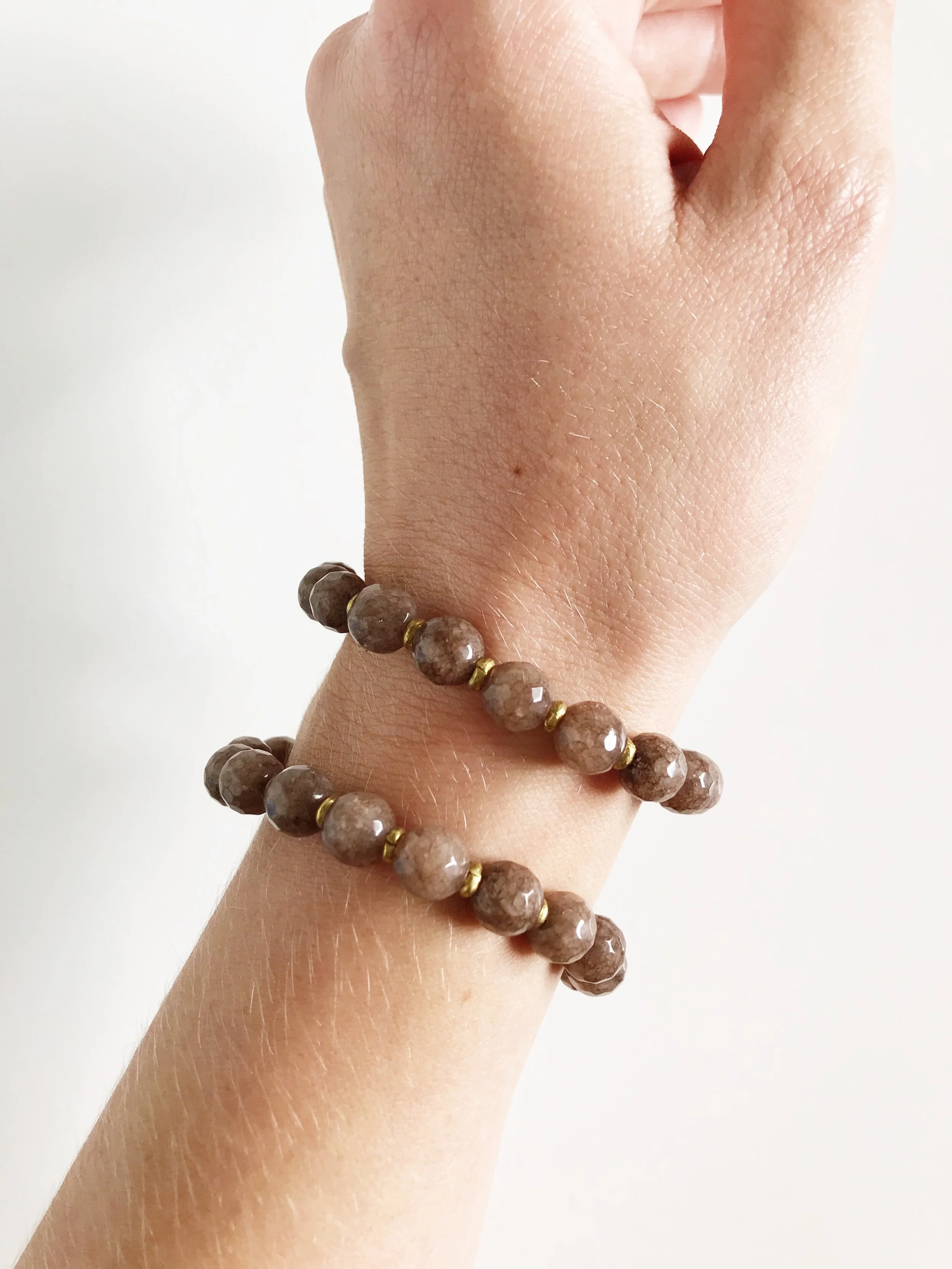 chocolate agate wrist.JPG