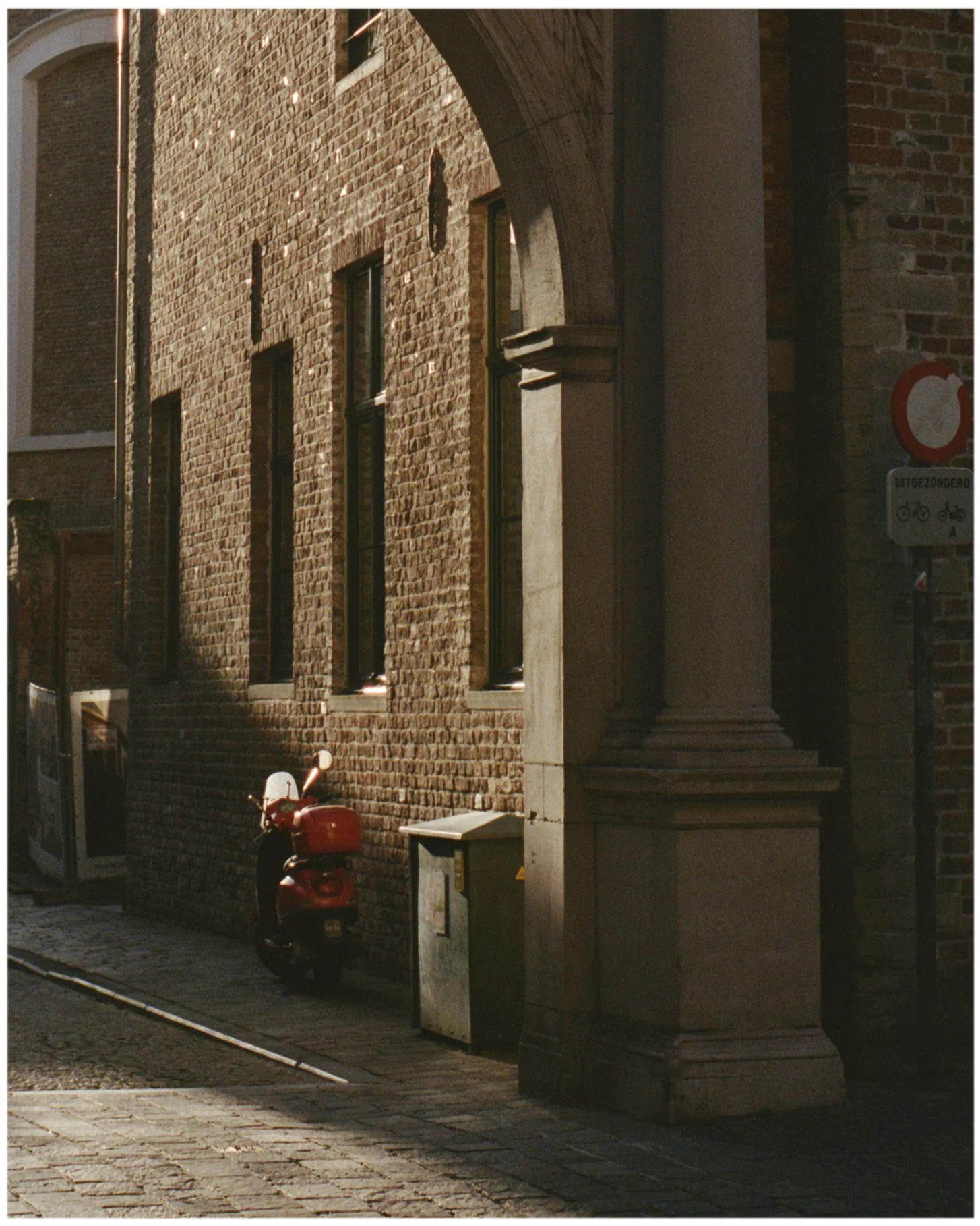 93590_JFI_002_08_cropped.jpg