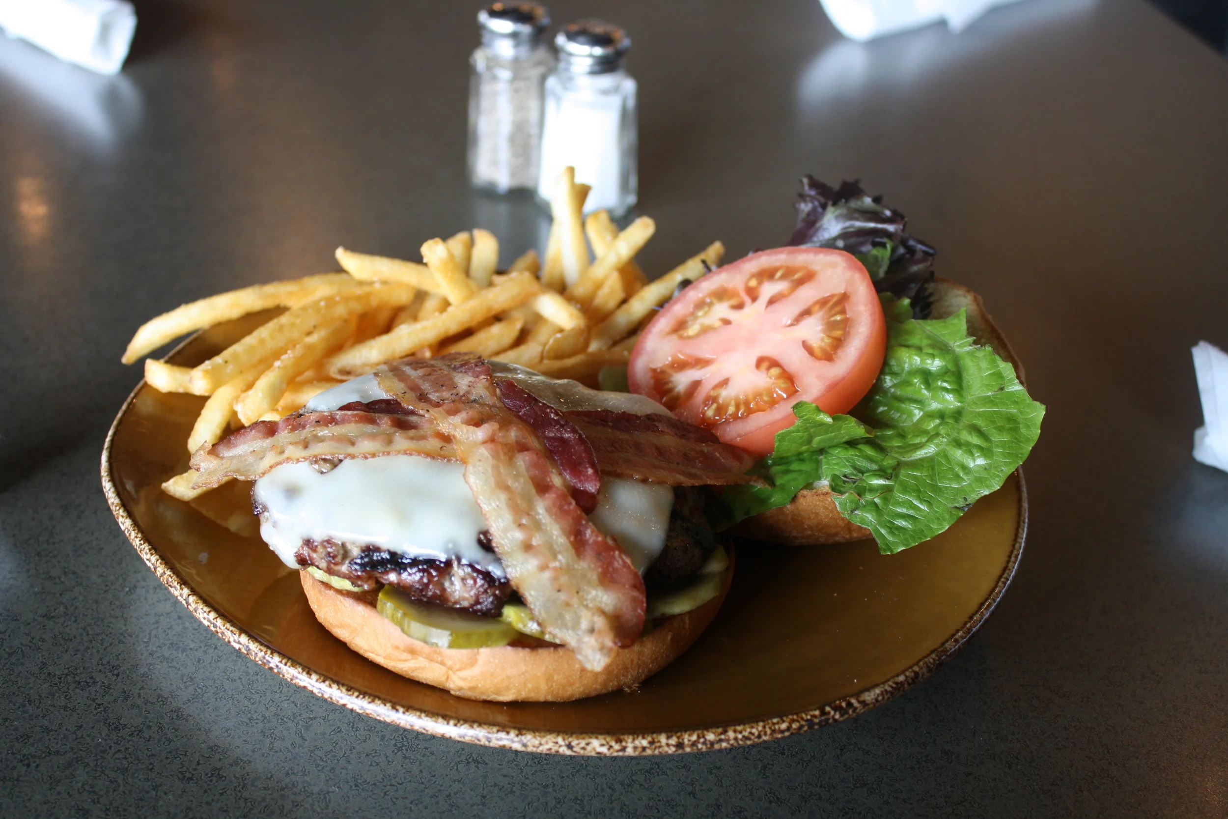 LYNX GC Burger Thursday Grill Lunch Dinner