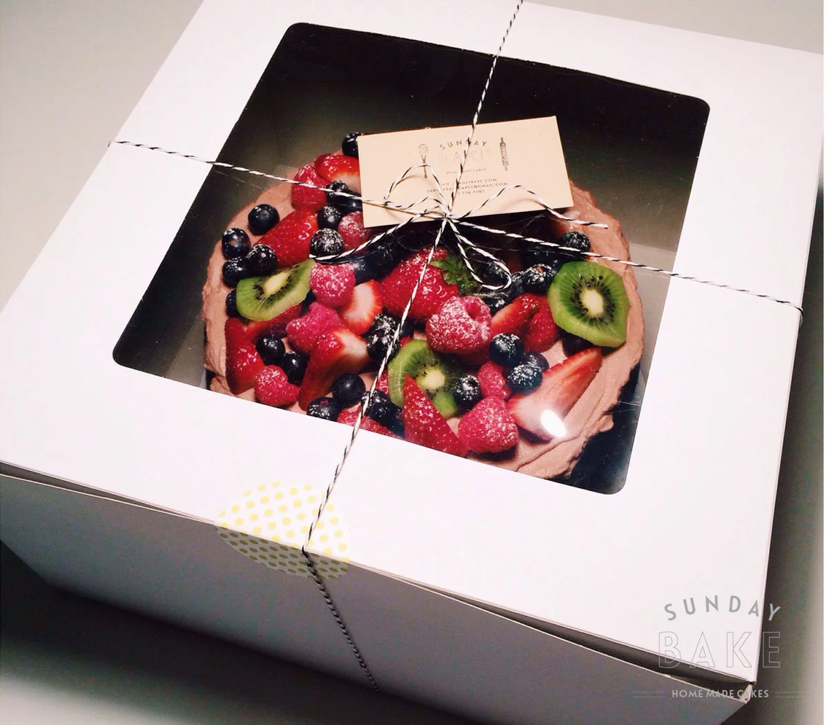 SundayBake_NakedCakeInABox.jpg