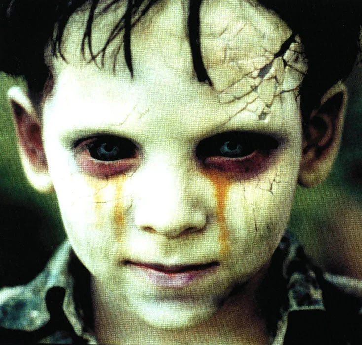 The ghost make up design includes tears of rust and a cracked porcelain skull