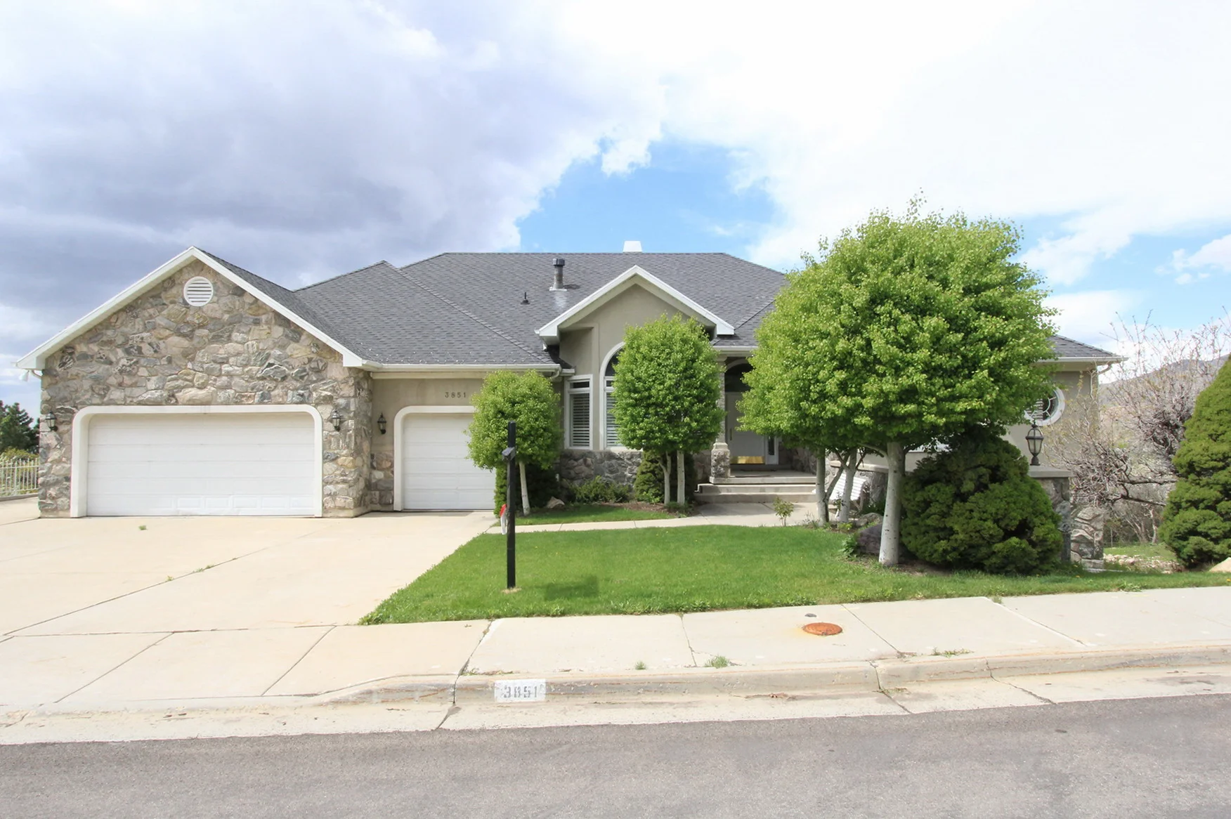 Olympus Cove Home with a VIEW - 3851 E Viewcrest Dr, Salt Lake City UT, 84124