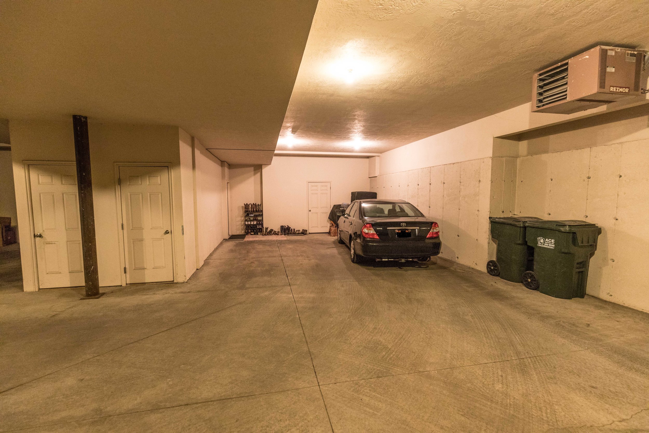 9 - garage interior.jpg