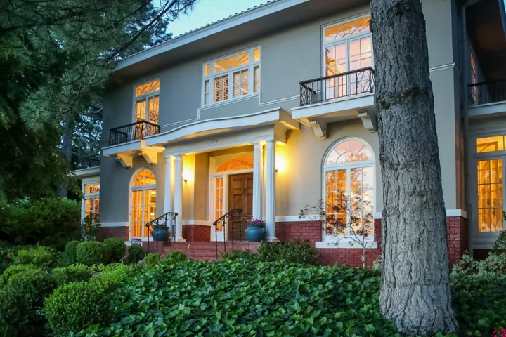 Avenues Luxury - 370 A St