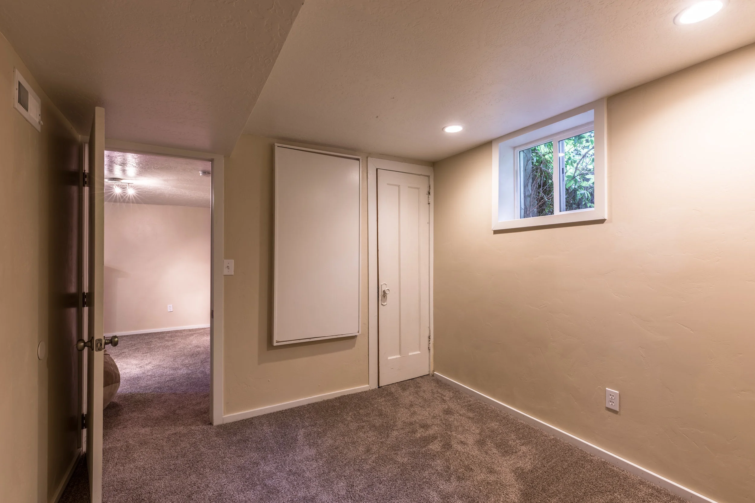 24 bedroom5.jpg