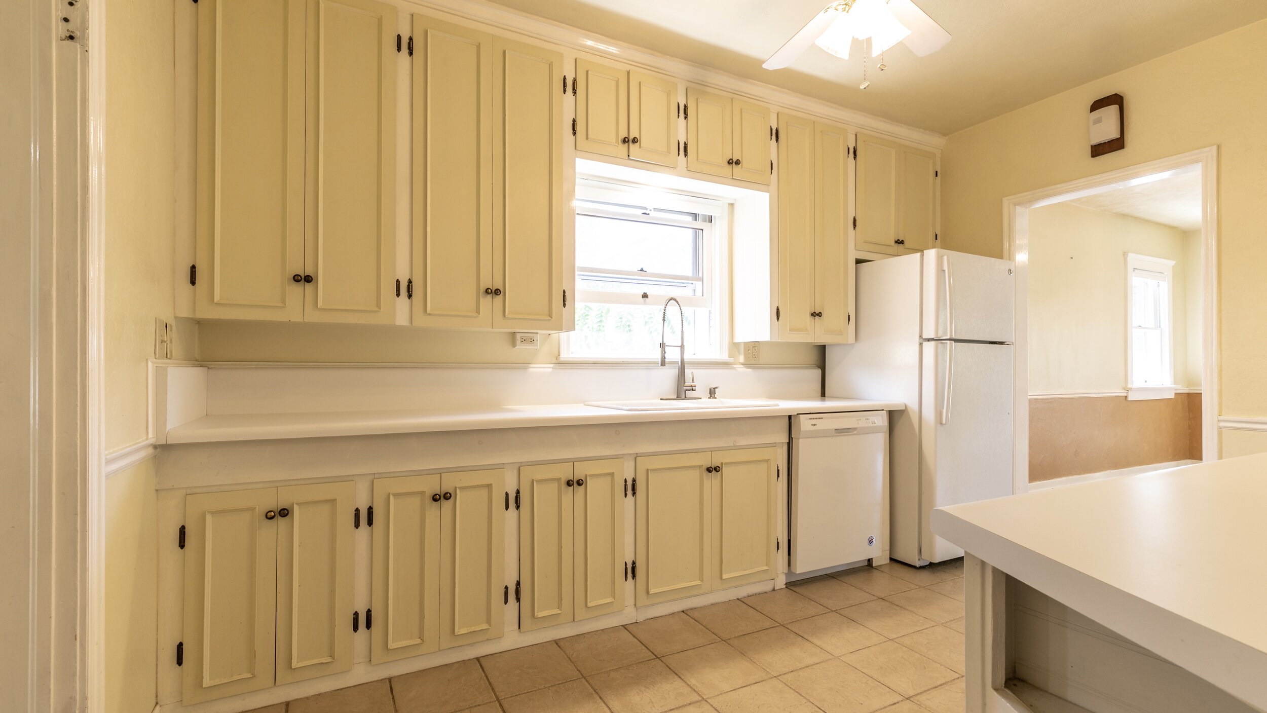 8 - kitchen 1.JPG