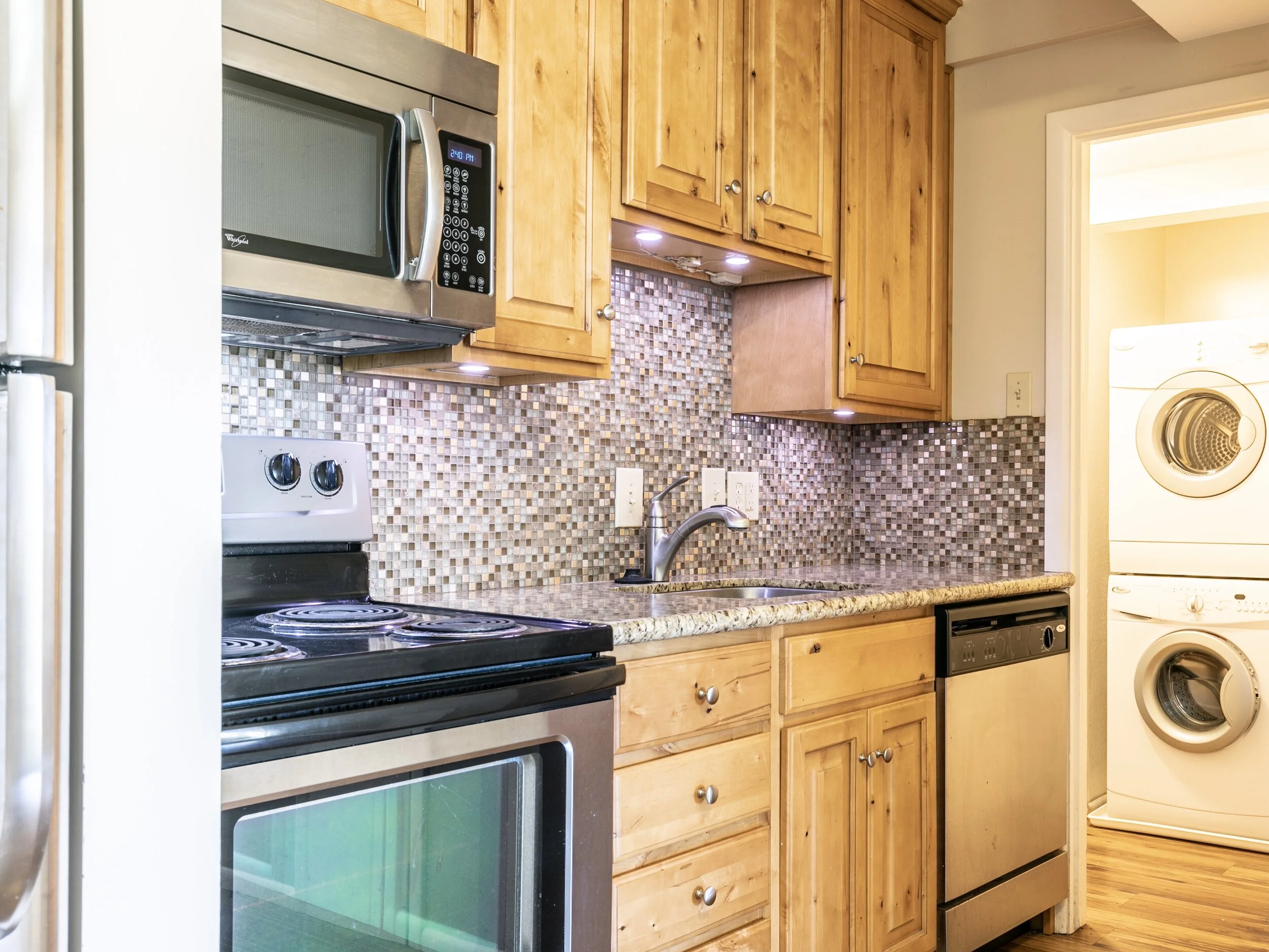 basement kitchen2.JPG