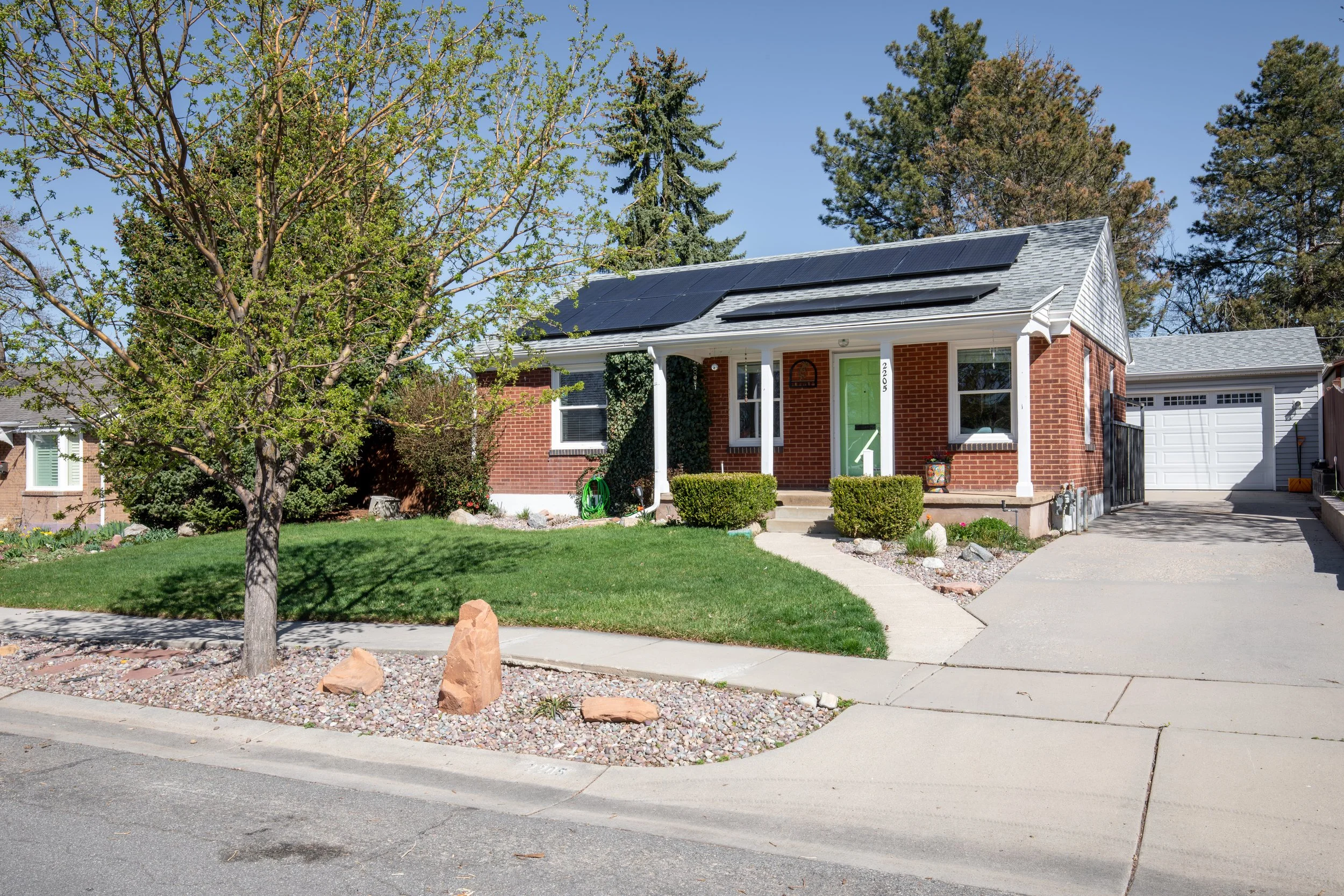 1 - exterior 1.jpg