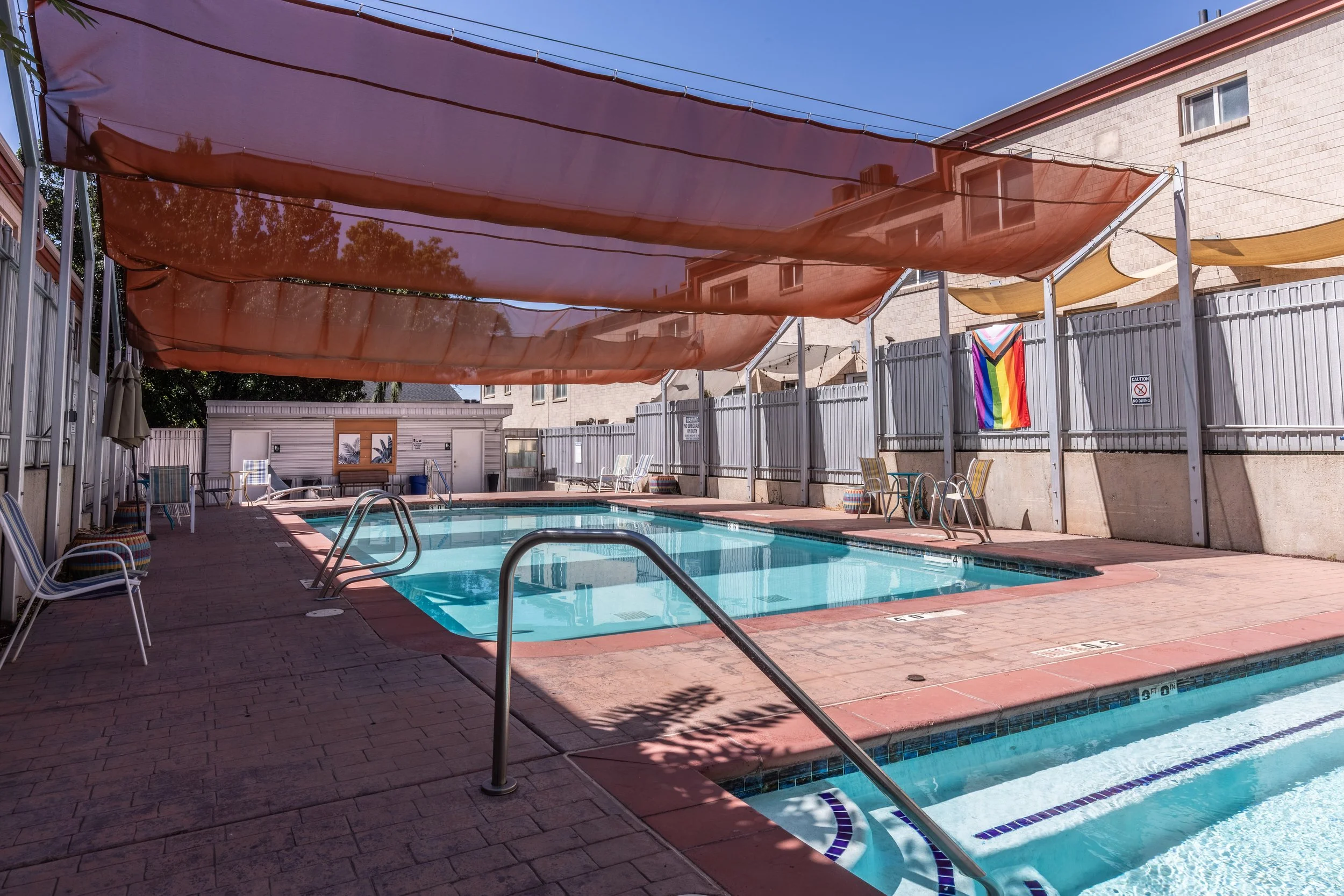 19 - pool.jpg