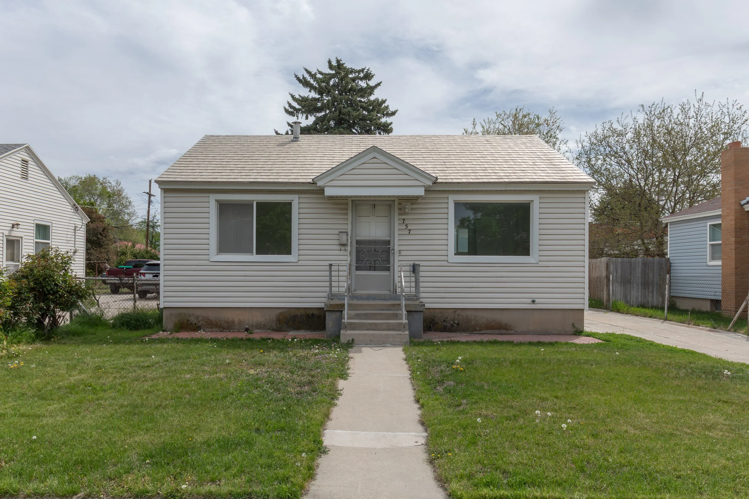 2 - exterior 2.jpg