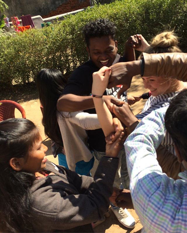 We had fun teaching our friends about the human knot game yesterday 😂😂 We then talked about how it&rsquo;s (k)not possible to work alone. #teamworkgames #teambuilding #childrestoration #learningtogether #funandgames #workinghard