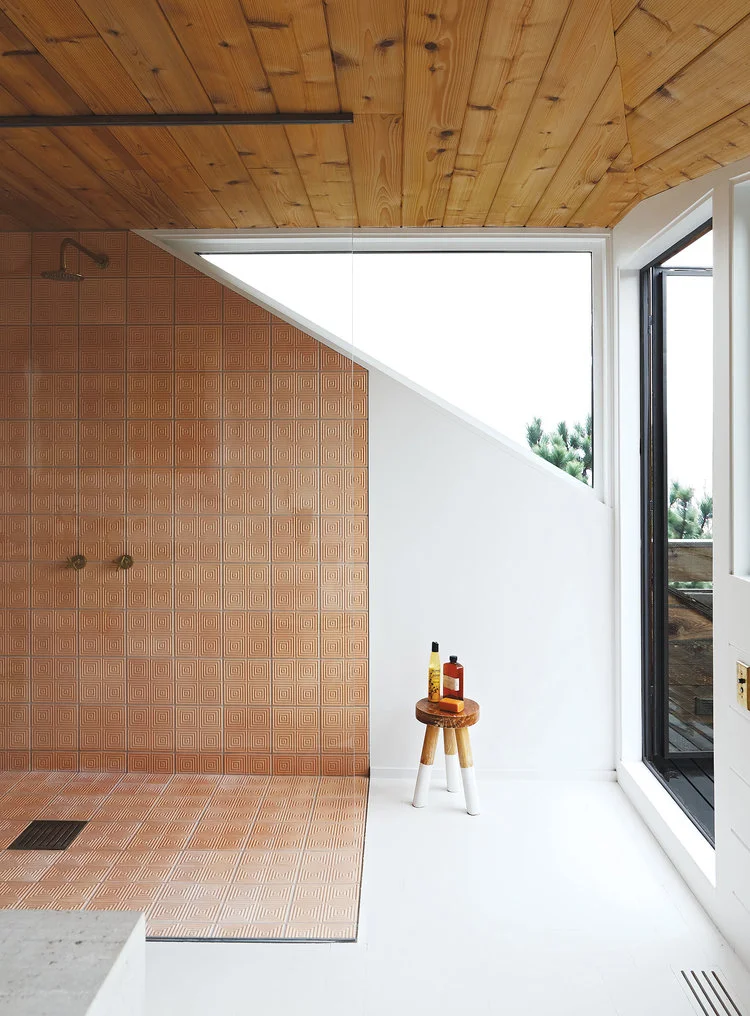 Bathroom3_Gilbert_IsaacRae.jpg