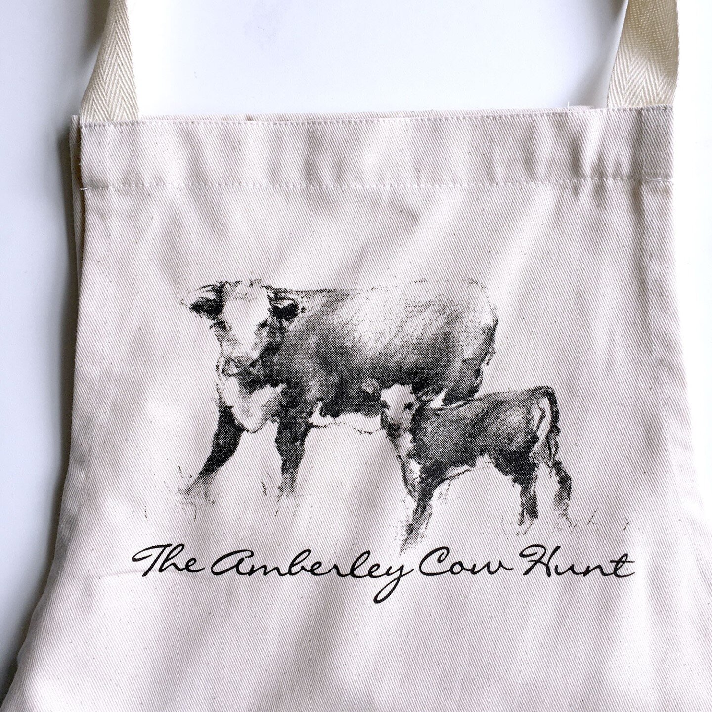 Aprons for the local Cow Hunt!⁠
⁠
Got an event or organisation to promote? Get in touch to find out how we can make it look professional! ⁠
⁠
#screenprinting #screenprint #inhousescreenprinting #inhouse #tshirtprinting #stroudscreenprinting #handprin