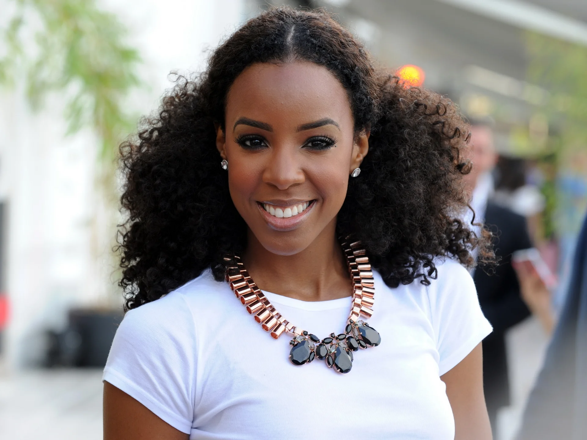 The Soundtrack: Kelly Rowland Goes "Dumb"