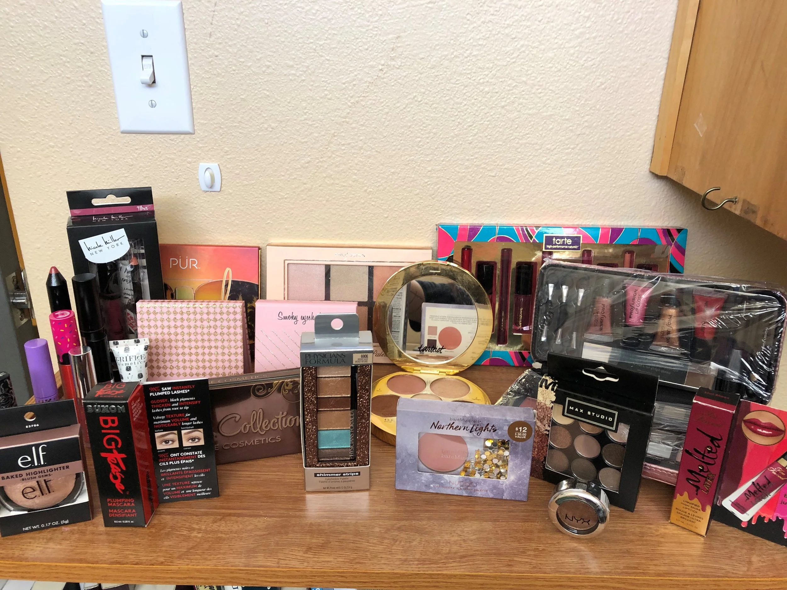 Cosmetic items are often luxuries that older, exploitative individuals (usually older men) use to gain trust of at-risk youth. Looking Glass is always in need of donated make-up, appropriate for all skin types and all genders. We provide these items to survivors for free to remove the incentives traffickers use to lure in their victims.