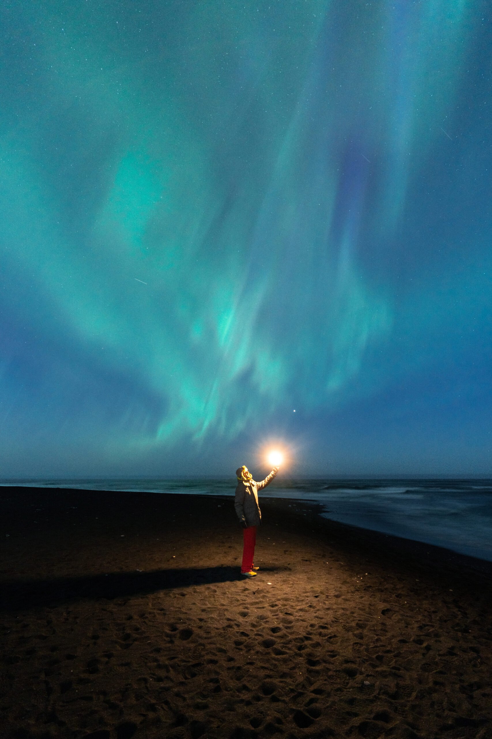 Jaime en Diamond Beach cazando Auroras— Islandia (Copy)