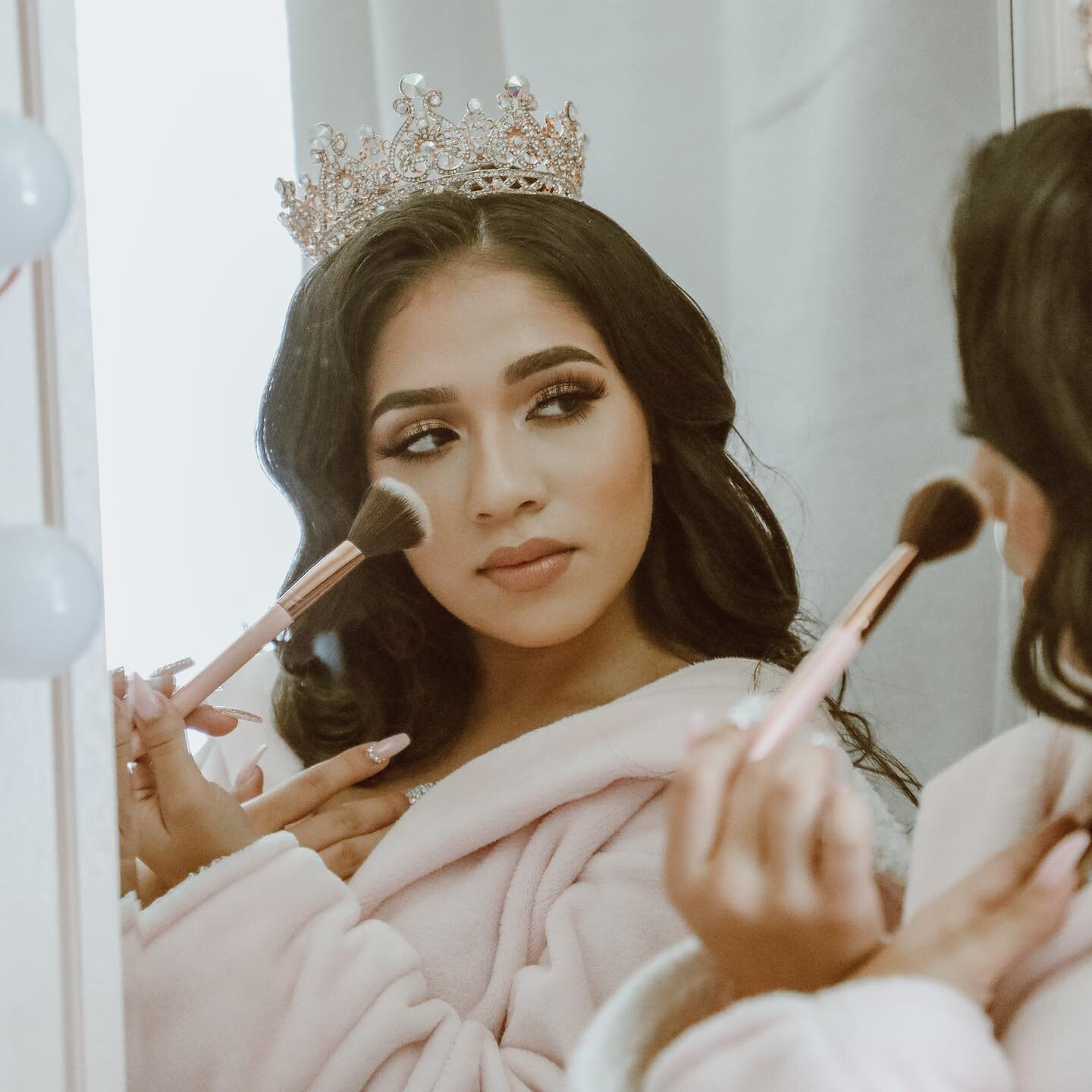 Quince queen 👑 getting dolled up for her big day. So beautiful ✨💗 

#quincea&ntilde;era #misquincea&ntilde;os #sacramento #bayarea #photography #quincedetails #sacevents #beauty #inspofashion #photography #quinceanerahairstyle #sanfrancisocityhall 