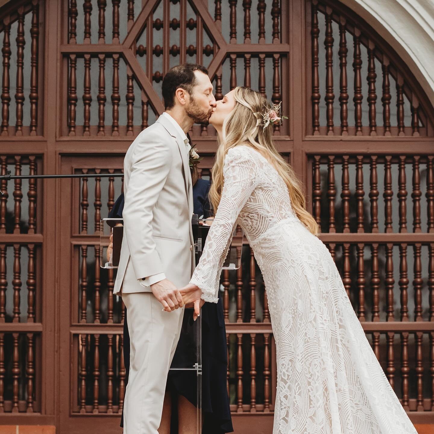 Congrats to Jenny and Justin!  Yesterday we celebrated this gorgeous couple as they pledged their forever love to each other with a small group of family and friends at the Santa Barbara County Courthouse.  Jenny is my sis-n-law&rsquo;s bestie and al