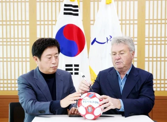 용인시, 장애인 스포츠 복지를 위해 히딩크와 손 잡는다