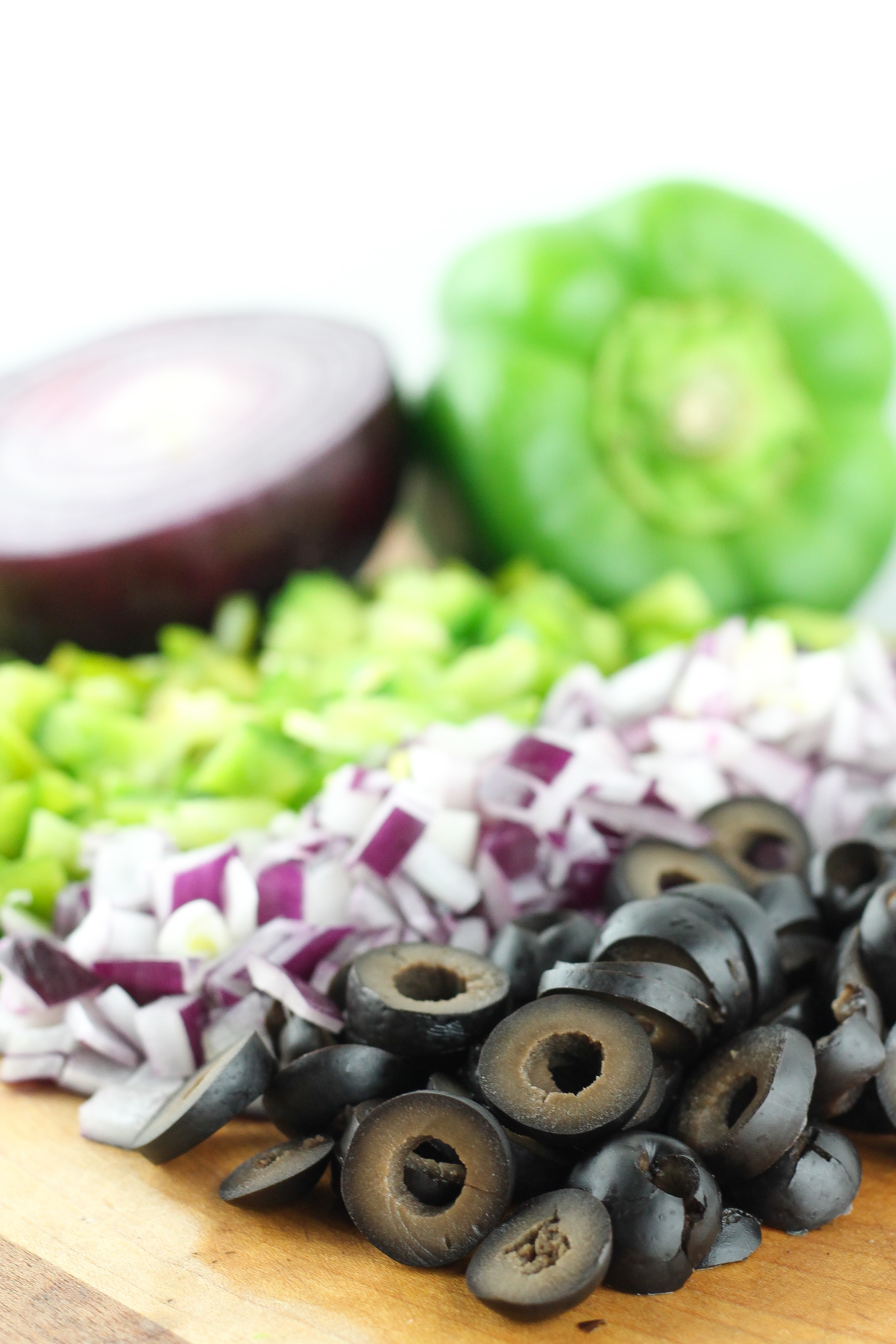 Black olives, onions, peppers, pizza toppings, paleo, paleo recipes, paleo breakfast