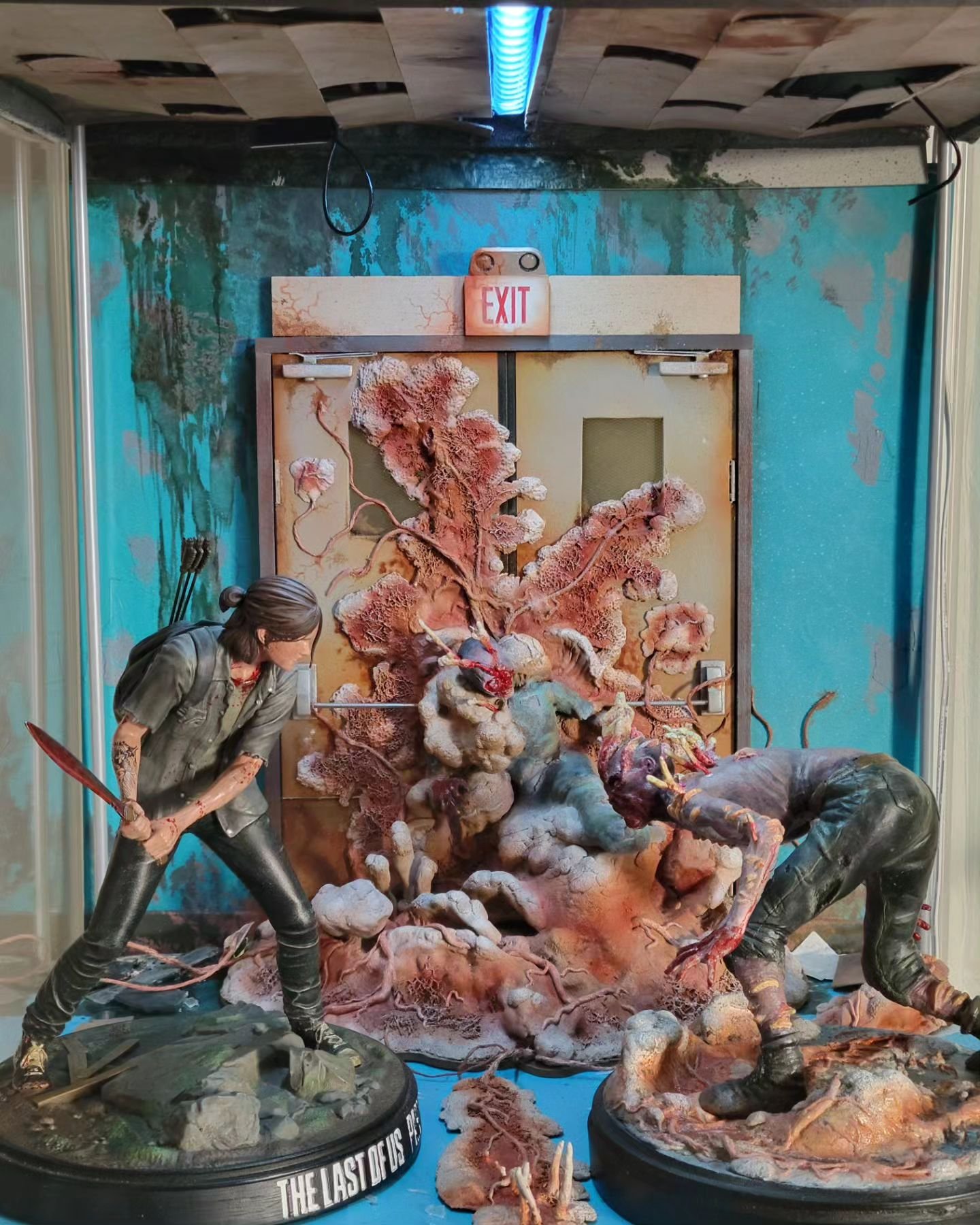 My Last of us 2 diorama and sculpture pieces. 3 years ago today came the best ps4 game ever! 

Slide 1 - Stalkers in the office
Slide 2 - Clicker chasing Abby (Chinatown)

Happy 3 years! 🤙Thank you @druckmann for giving the world such an incredible 