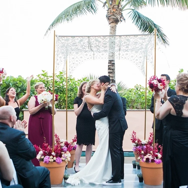 ARCHED CHRYSANTHEMUM