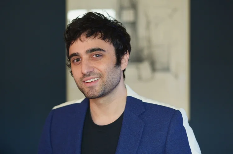 ANDREW HEADSHOT 8.jpg