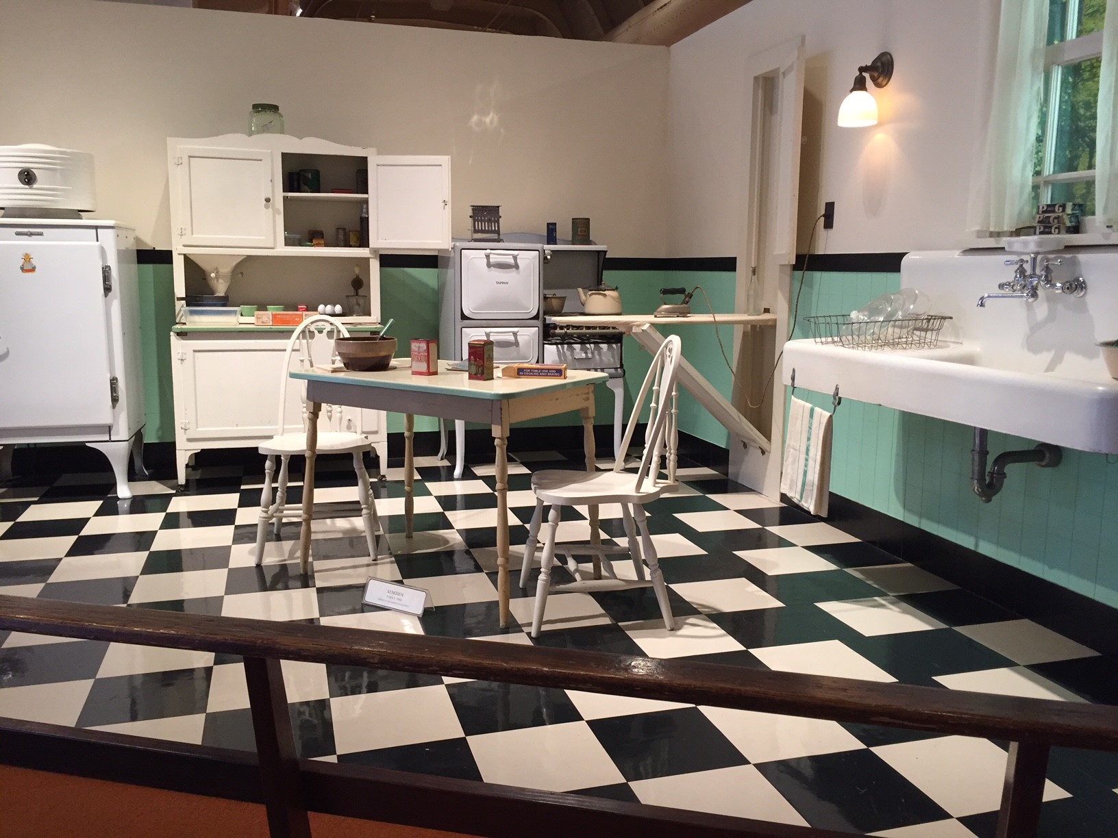 1930s kitchen
